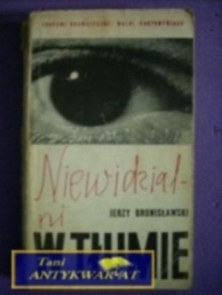 NIEWIDZIALNI W TŁUMIE