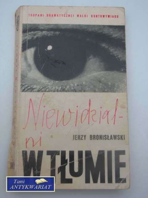 NIEWIDZIALNI W TŁUMIE