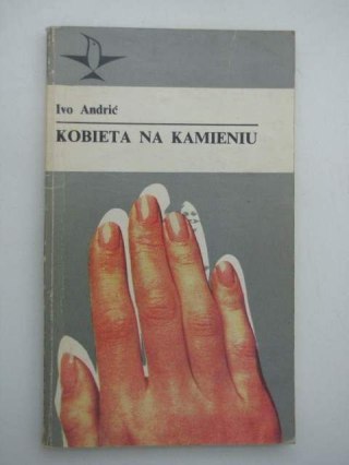 KOBIETA NA KAMIENIU