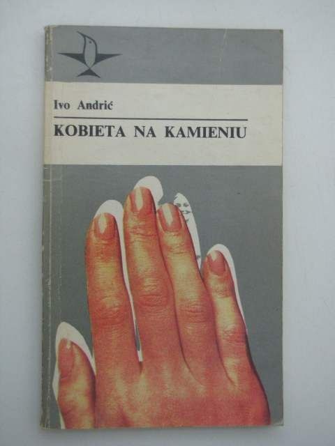 KOBIETA NA KAMIENIU
