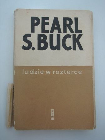 LUDZIE W ROZTRCE