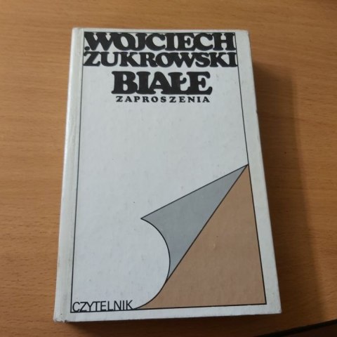Białe zaproszenia