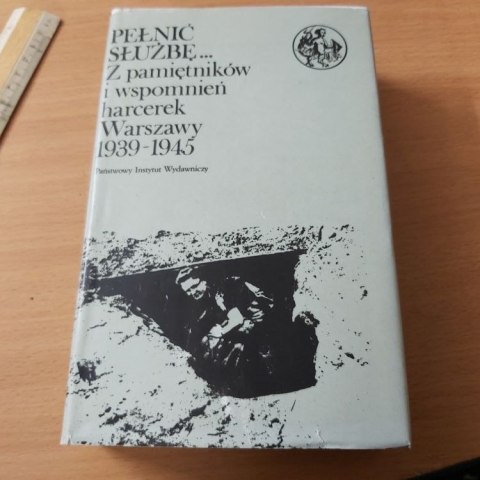 Pełnić służbę Z pamiętników i wspomnień harcerek Warszawy 1939-45