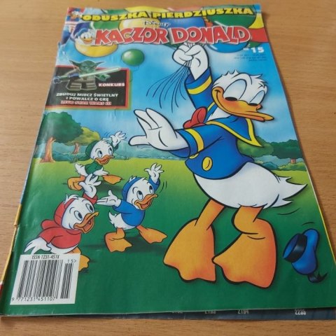 Kaczor Donald nr 15 Kwiecień 2001 roku.