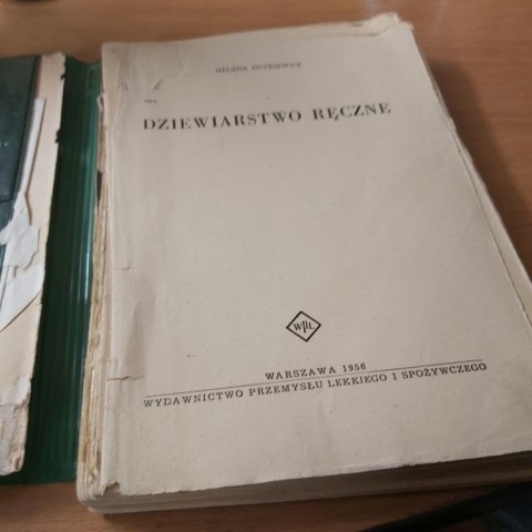 Dziewiarstwo ręczne wyd 1956 rok.
