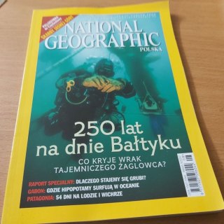 National Geographic Polska nr 8 (59) sierpień 2004 rok.