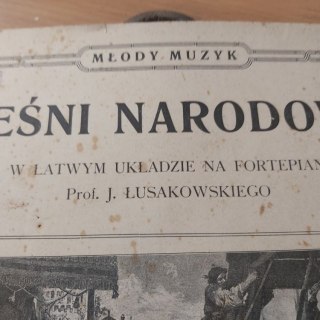 Pieśni Narodowe "Leci liście z drzewa.."