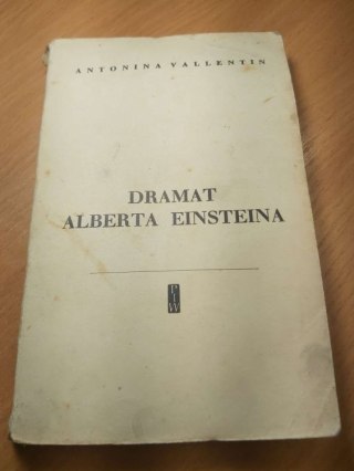Dramat Alberta Einsteina