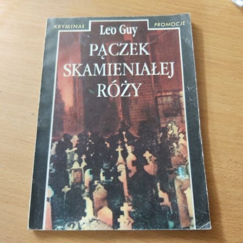Pączek Skamieniałej Róży - kryminał Leo Guy